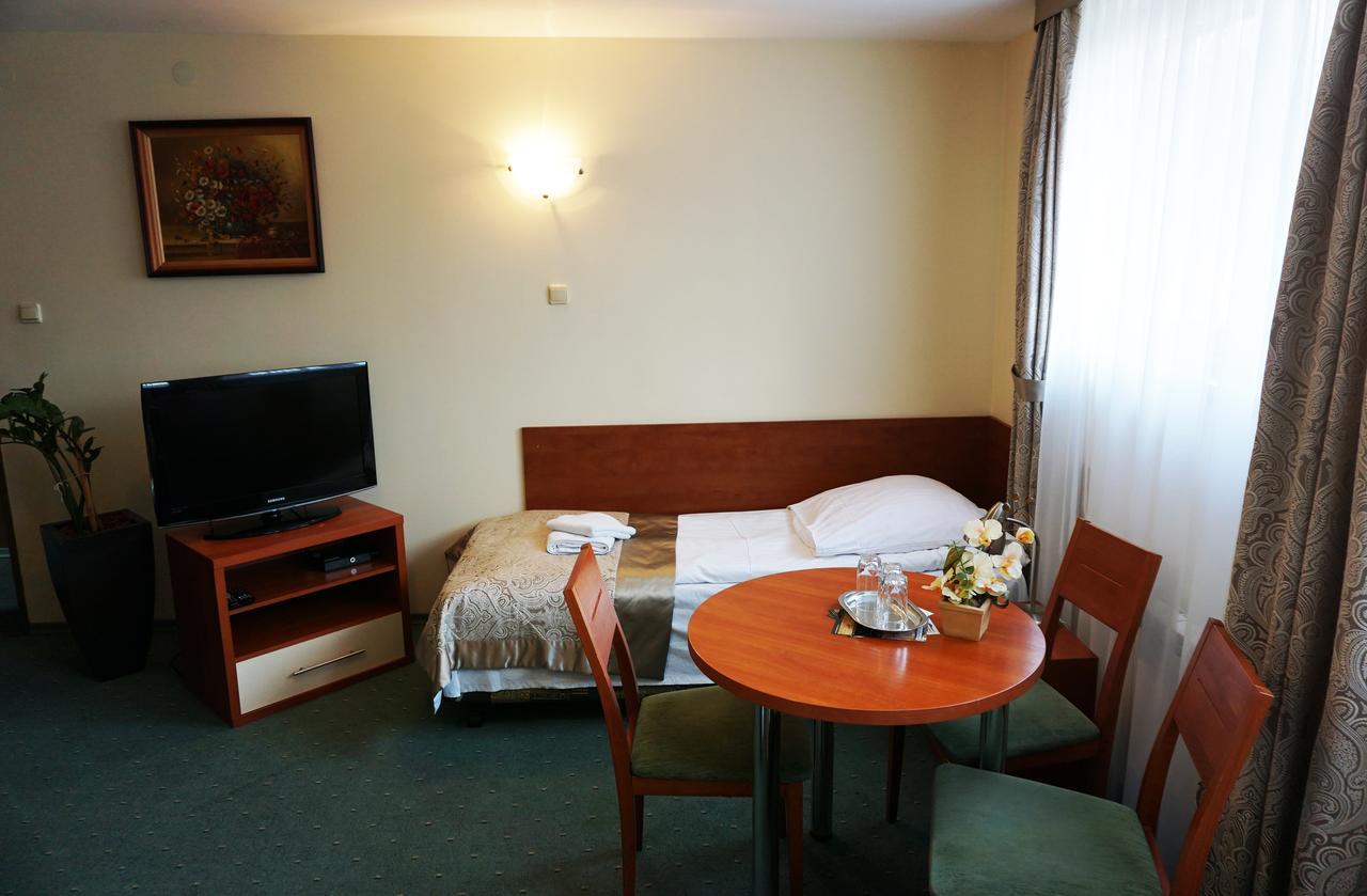 Pod Szczesliwa Gwiazda Hotel Cekanowo Ngoại thất bức ảnh