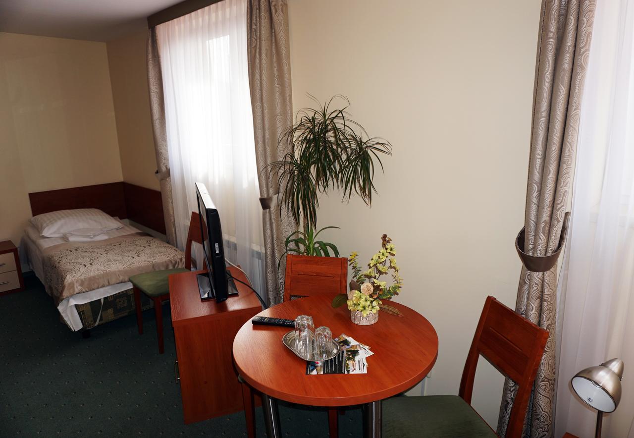 Pod Szczesliwa Gwiazda Hotel Cekanowo Ngoại thất bức ảnh