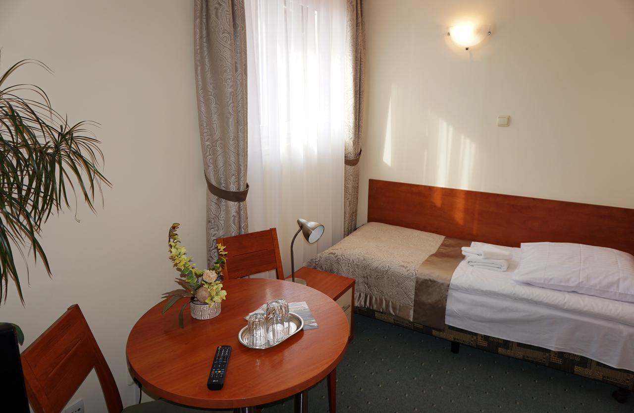 Pod Szczesliwa Gwiazda Hotel Cekanowo Ngoại thất bức ảnh